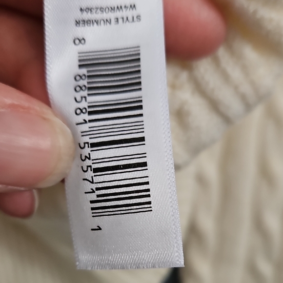 #26 LIKE NEW Joe Fresh Ivory Cable Knit Sweater PTP 21.5 - Picture 4 of 7